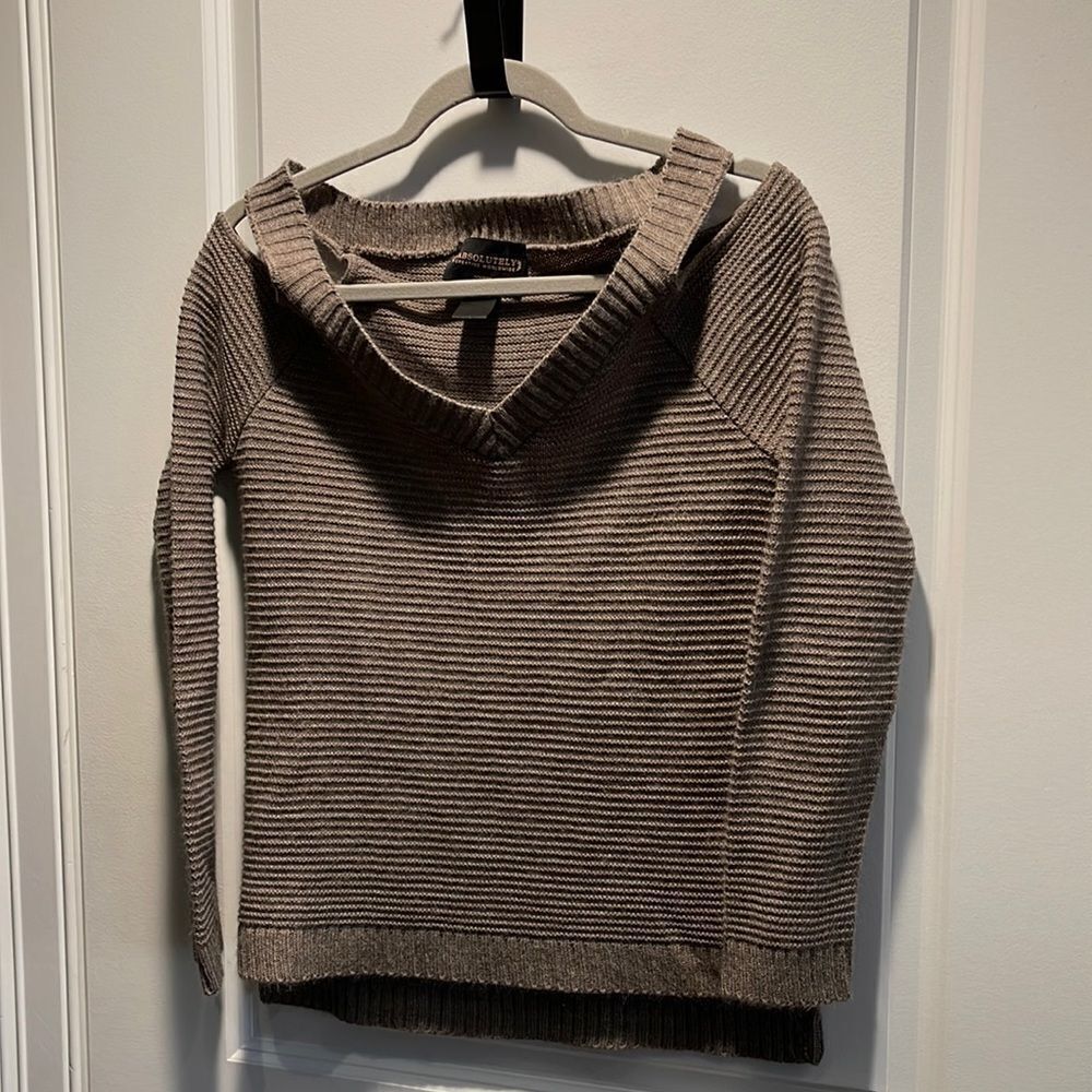 Absolutely creative worldwide cold shoulder sweater Taupe color size small